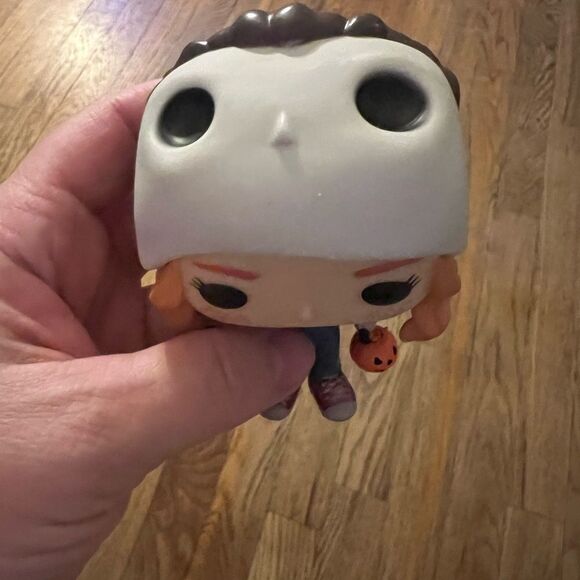 Funko Pop Stranger Things Exclusive Max Halloween Costume - Picture 4 of 12